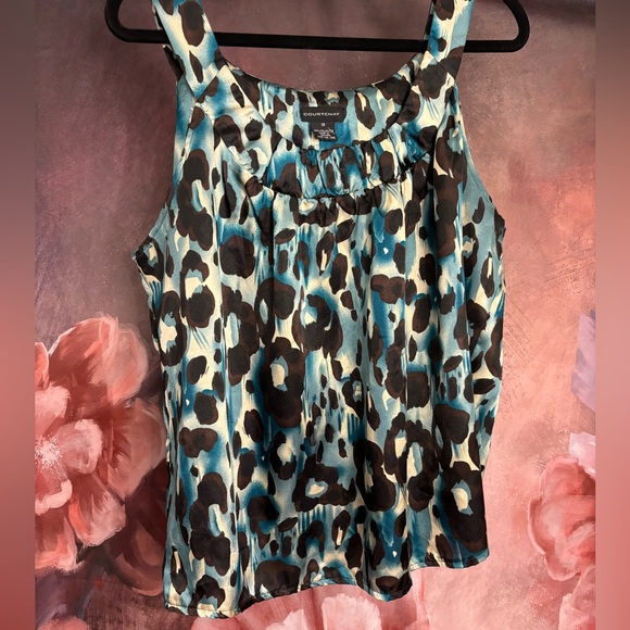 Courtenay Tops - Cute spring or summer cami by Courtenay Size 18